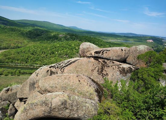 bulgaria/primorsko/attraction/lion-s-head-rock