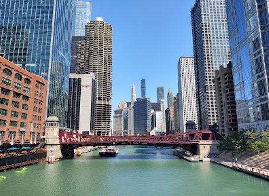 illinois/chicago/west-loop/attraction/riverwalk-100-w