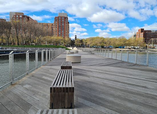 new-jersey/jersey-city/attraction/pier-c-park