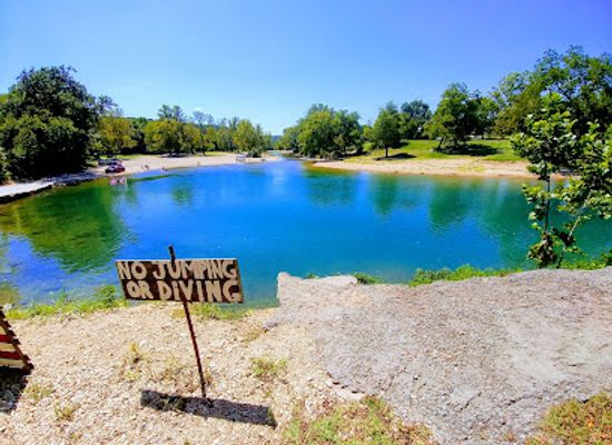 oklahoma/lake-and-trail-country/attraction/blue-hole-park-llc