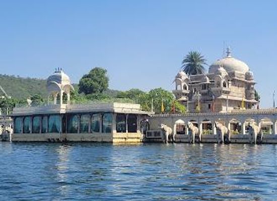 india/udaipur/attraction/jagmandir-island-palace