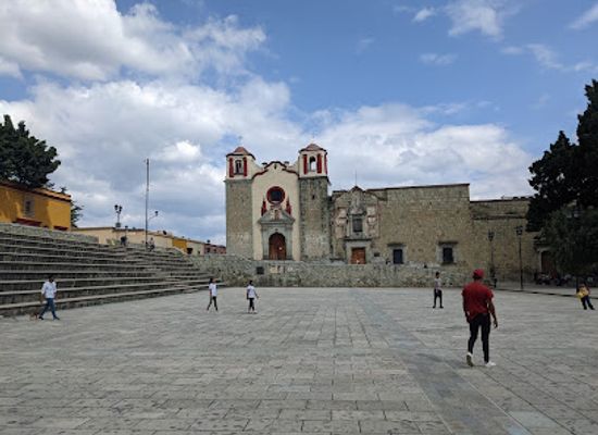 mexico/oaxaca/attraction/plaza-de-la-danza