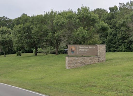 tennessee/highland-rim/attraction/natchez-trace-parkway-sign