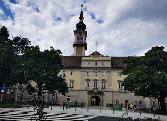 austria/linz/attraction/planetenbrunnen