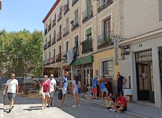 spain/madrid/la-latina/attraction/plaza-del-gral-vara-de-rey