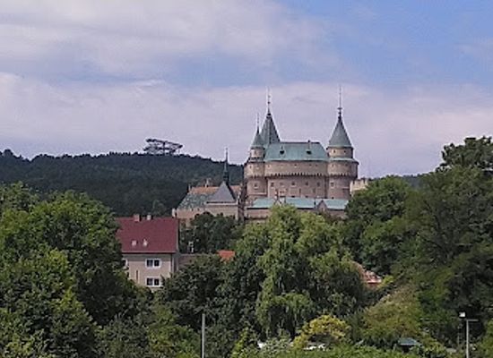 slovakia/trencin-region/attraction/pieskove-sochy-bojnice
