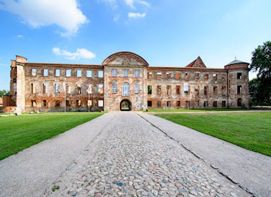 germany/pomerania/attraction/kloster-und-schlossanlage-dargun