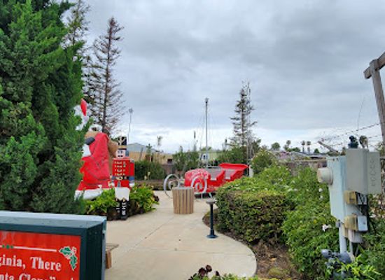 california/ventura-county/attraction/santa-claus-statue