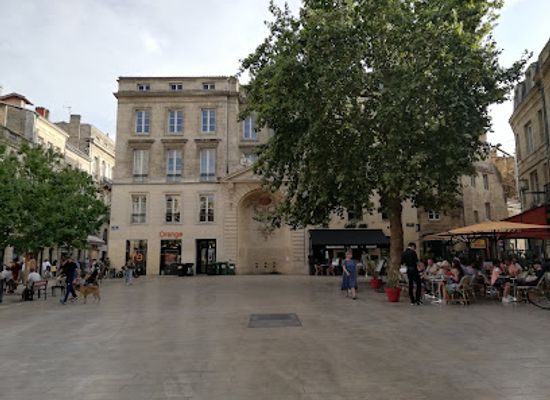 france/aquitaine/attraction/fontaine-de-la-place-saint-projet