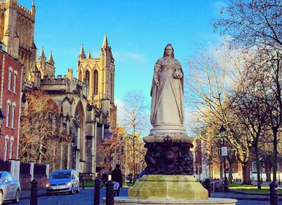 united-kingdom/bristol/landmark/statue-of-queen-victoria
