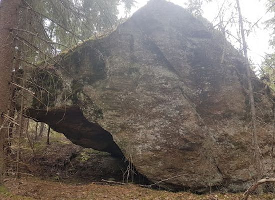 finland/lake-saimaa/attraction/laivakivi-boulder