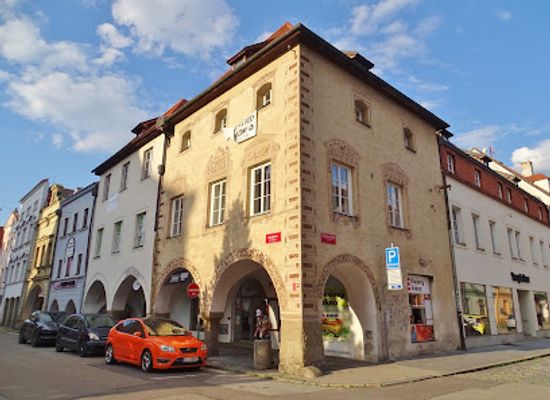 czechia/ceske-budejovice/attraction/kneissluv-dum