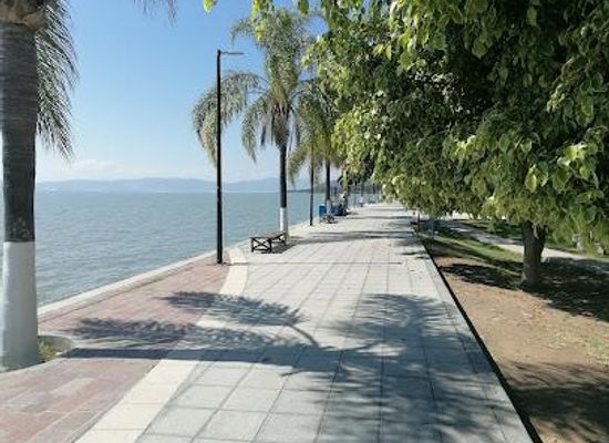 mexico/western-mexico/attraction/malecon-de-ajijic