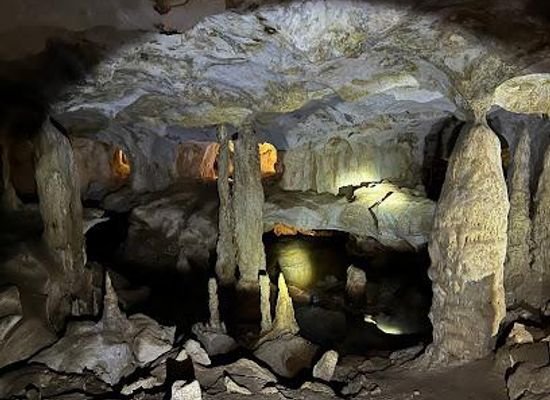 turks-and-caicos-islands/middle-caicos/attraction/conch-bar-caves