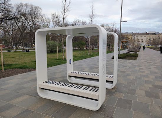 hungary/central-hungary/attraction/chopin-liszt-smart-music-bench