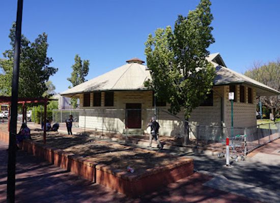australia/alice-springs/attraction/hartley-street-school