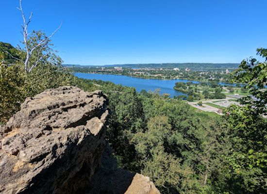 minnesota/winona/attraction/sugar-loaf-bluff