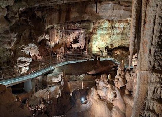 greece/central-macedonia/attraction/petralona-cave