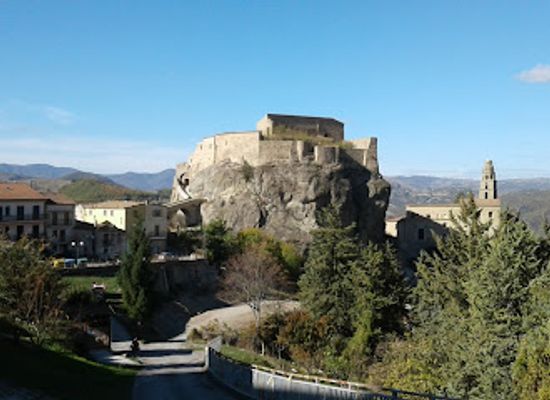 italy/basilicata/attraction/laurenzana-castle