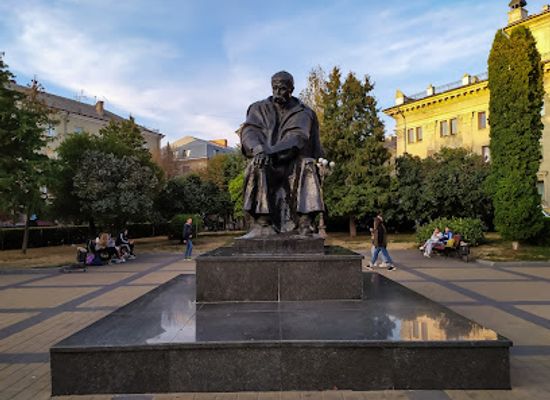 ukraine/ternopil-region/attraction/taras-shevchenko-monument