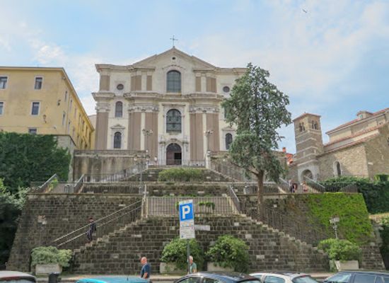 italy/trieste/attraction/medaglie-d-oro-staircase