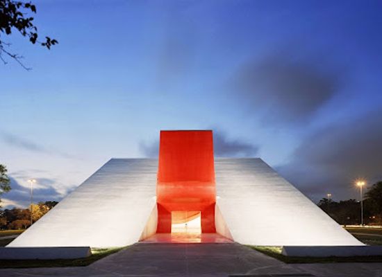 brazil/cerrado/attraction/auditorio-ibirapuera-oscar-niemeyer