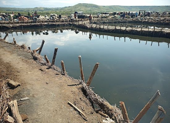 uganda/western-region/attraction/katwe-salt-lake