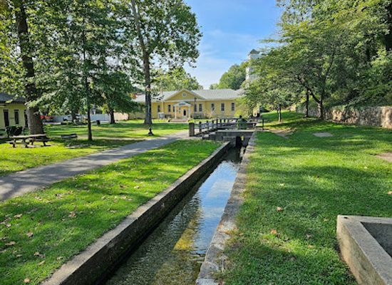 west-virginia/metro-valley/attraction/berkeley-springs-state-park