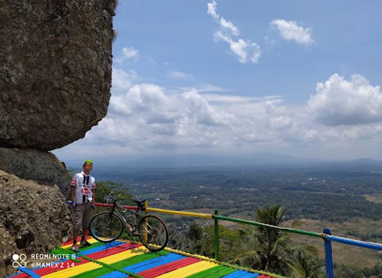indonesia/java/attraction/watu-kendhil