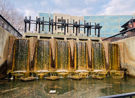 indiana/indianapolis/fountain-square/attraction/downtown-canal-fountain