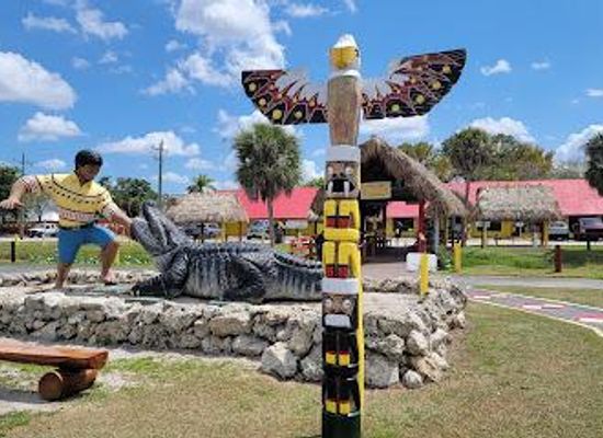 florida/southeast-florida/attraction/miccosukee-indian-village