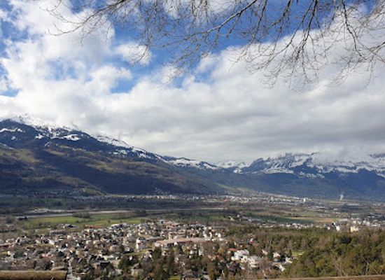 liechtenstein/gnalp-trail/attraction/bench-vaduz-300-years-of-liechtenstein