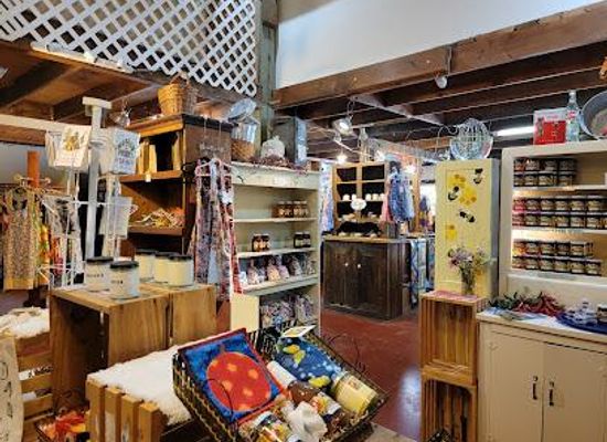 oregon/mount-hood-national-forest/attraction/apple-valley-country-store