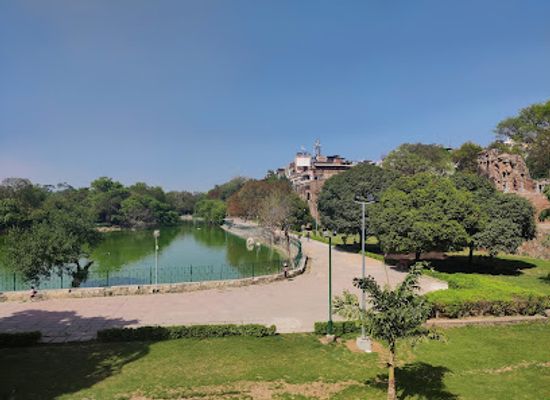 india/delhi/attraction/hauz-khas-fort