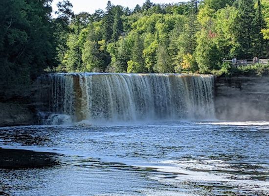 michigan/upper-peninsula/attraction/tahquamenon-falls-state-park