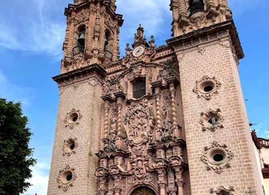 mexico/taxco/attraction/santa-prisca-de-taxco
