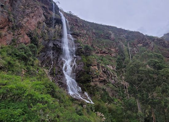 peru/lares-trek/attraction/cataratas-de-arin