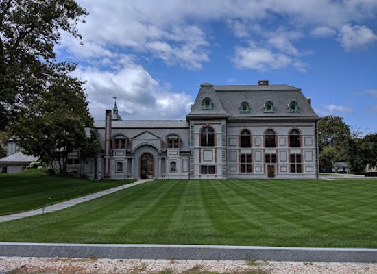 rhode-island/newport-cliff-walk/attraction/belcourt-of-newport
