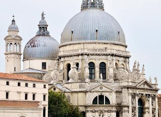 italy/venice/attraction/basilica-santa-maria-della-salute