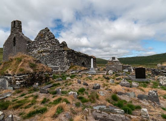 ireland/county-kerry/attraction/the-glen-church-ruin-and-cemetery