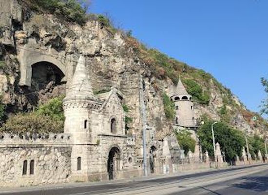 hungary/budapest/attraction/gellert-hill-cave