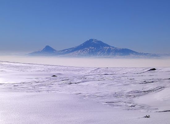 armenia/aragatsotn/attraction/gravity-hill