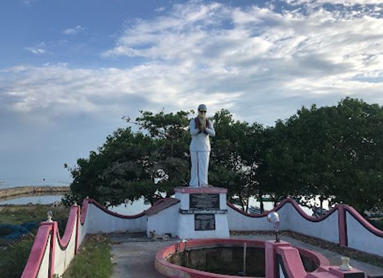 sri-lanka/jaffna/attraction/mgr-statue-passaiyoor