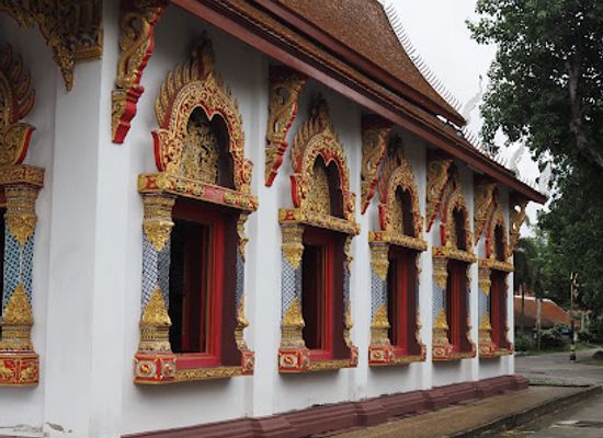 thailand/phi-pan-nam-range/attraction/wat-si-khom-kham-phayao-lake-town
