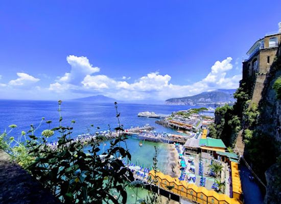 italy/sorrento/attraction/spectacular-view-and-stairway-to-beach