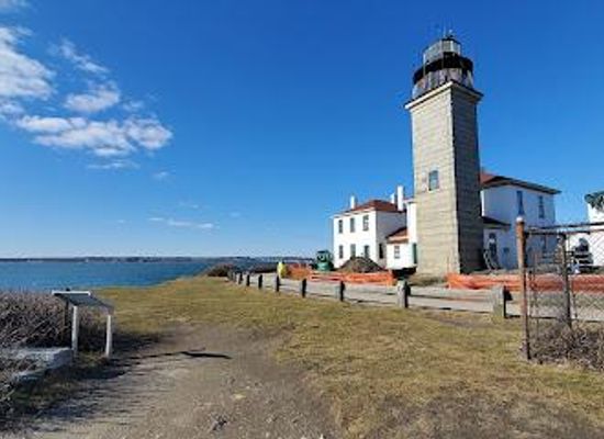 rhode-island/westerly/attraction/beavertail-lighthouse-museum