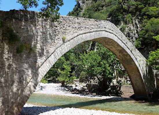 greece/thessaly/attraction/historic-stenoma-viniani-stone-bridge