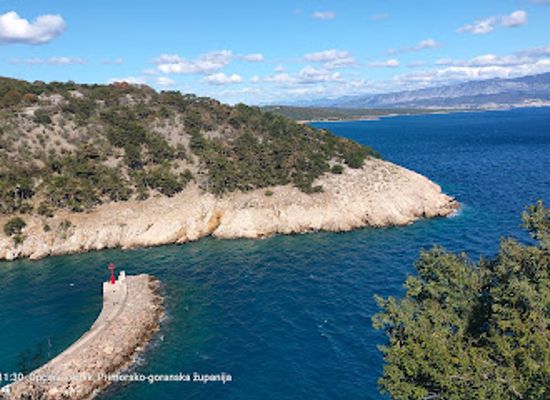 croatia/kvarner/attraction/narrowest-street