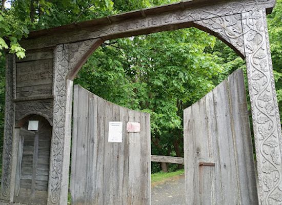 hungary/matra-mountains/attraction/matraszentimre-msisz-emlek-kapu