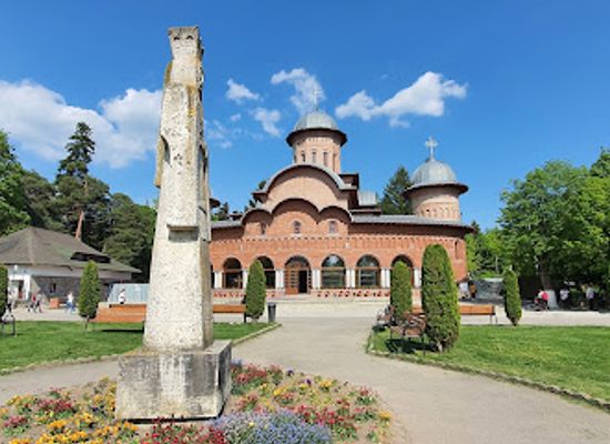 romania/arges/attraction/fountain-of-manole